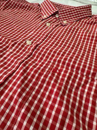 Camicia a quadri rossa e bianca