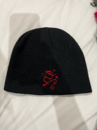 Gorro negro Sick of It All con dragón rojo