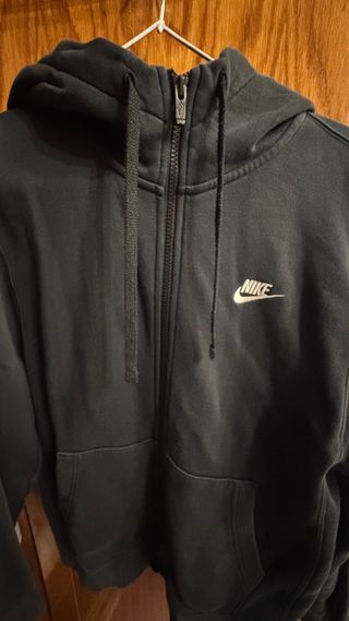 Chaqueta Nike Negra con Cremallera