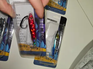 Lote 8 señuelos pesca 30gr colores variados