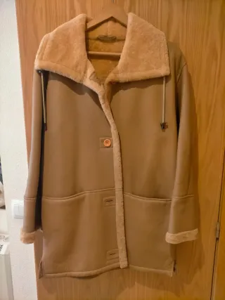 Chaquetón piel vuelta beige/marrón