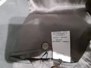 Traje gris con chaleco