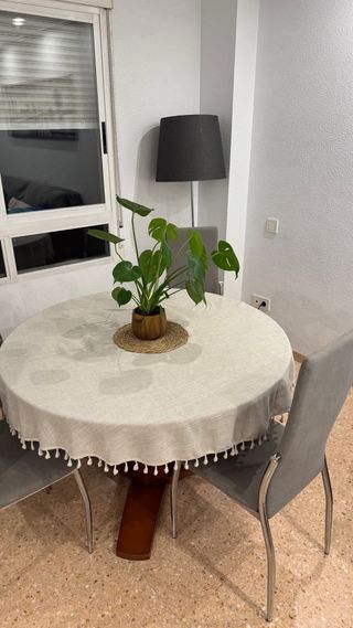 Mesa comedor y 4 sillas