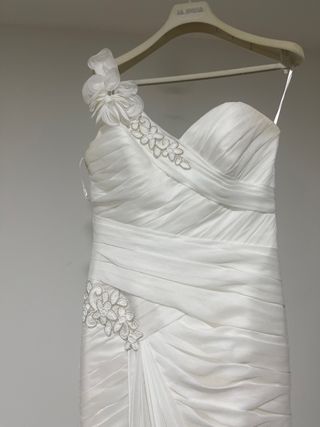 Traje de Novia Blanco con Flores