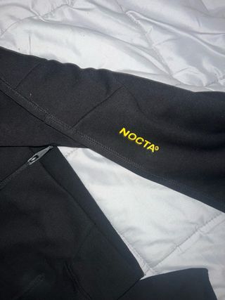 Conjunto Nike NOCTA Negro y Dorado