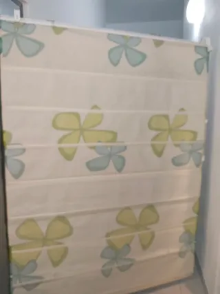 Estor plegable tela flores de Leroy Merlín