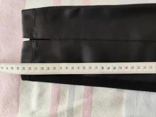 Pantalón efecto piel negro