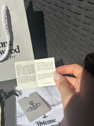 Colar Vivienne Westwood Orb Vermelho Prata