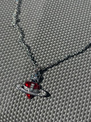 Colar Vivienne Westwood Orb Vermelho Prata