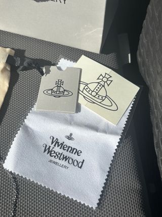 Colar Vivienne Westwood Orb Vermelho Prata