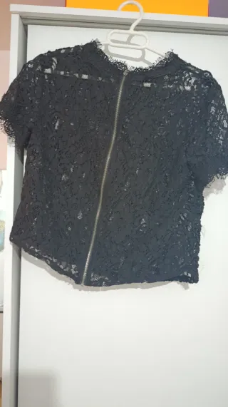 Chaqueta encaje negra manga corta cremallera