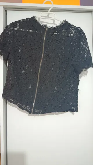 Chaqueta encaje negra manga corta cremallera