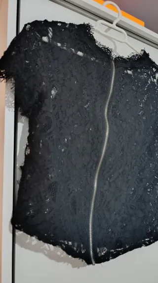 Chaqueta encaje negra manga corta cremallera