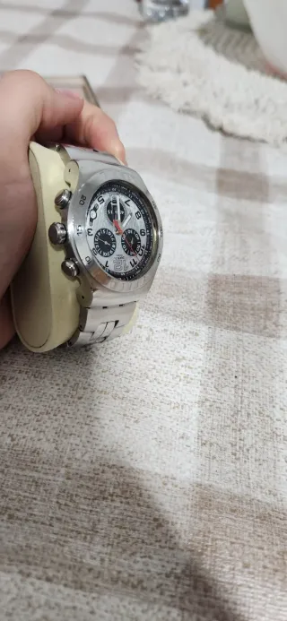 Reloj Swatch Cronógrafo Plata y Negro