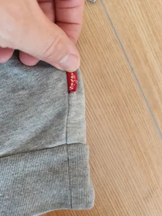 Felpa Levi's ragazza grigia con paillettes