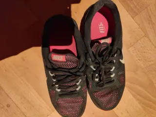 Zapatillas Nike Mujer Negras y Rosas