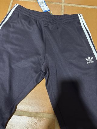 Pantalón Adidas Negro con Rayas Blancas