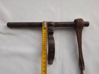 Cerrojo forja antiguo asa curva