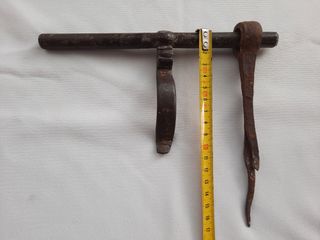 Cerrojo forja antiguo asa curva