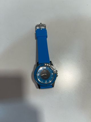 Reloj azul con correa de silicona