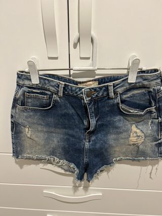 Pantalón corto tejano Bershka azul