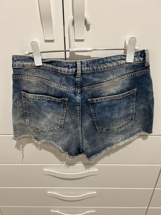Pantalón corto tejano Bershka azul
