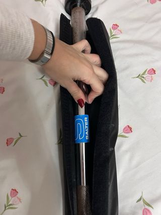 Barra de gimnasio con agarre acolchado