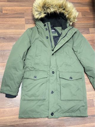 Chaqueta Zara verde con capucha y pelo