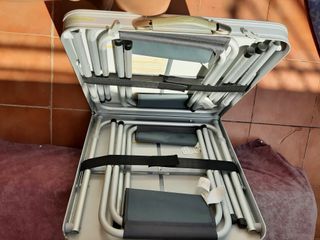 Mesa plegable con 4 taburetes