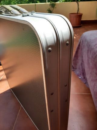 Mesa plegable con 4 taburetes