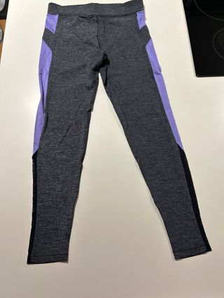 Mallas deportivas grises y moradas