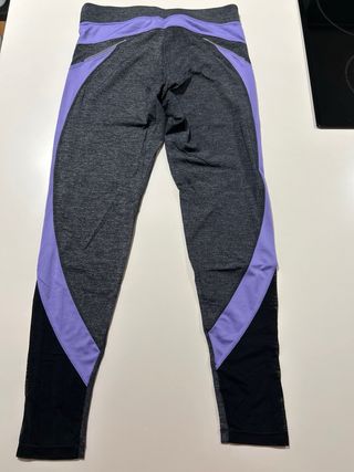 Mallas deportivas grises y moradas