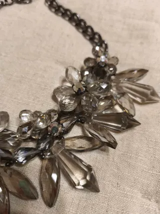 Collar Zara Pedrería Gris y Plateado