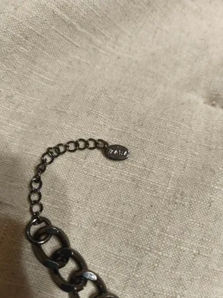 Collar Zara Pedrería Gris y Plateado