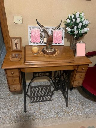 Mesa Singer con Máquina de Coser Integrada