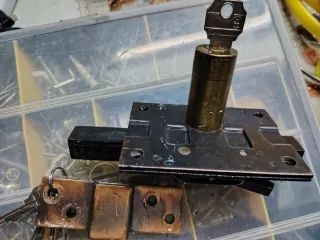 Cerrojo con 5 llaves