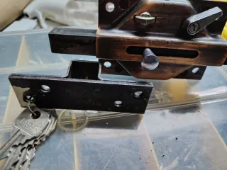 Cerrojo con 5 llaves