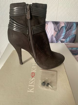 Stivaletti in camoscio