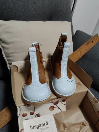 Botitas niña Bisgaard piel y charol Número 27