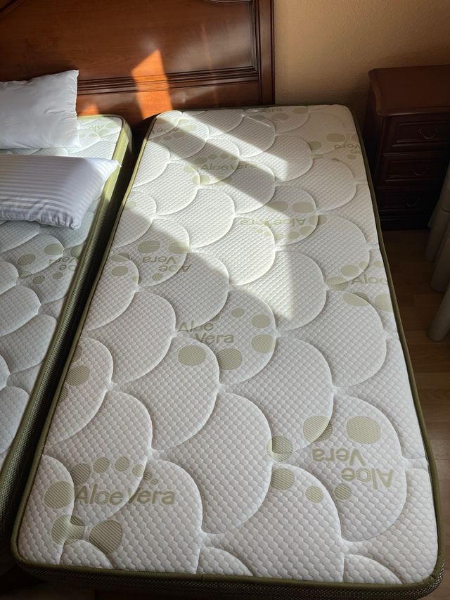 2 camas de 90 con colchón aloe vera