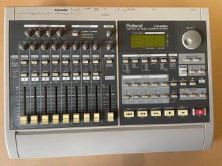 Roland VS-880 Digital Audio Workstation