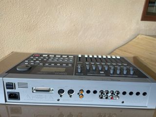 Roland VS-880 Digital Audio Workstation