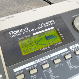 Roland VS-880 Digital Audio Workstation