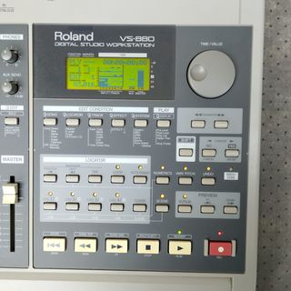Roland VS-880 Digital Audio Workstation