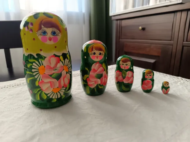 Muñecas Matrioskas de Madera Pintadas