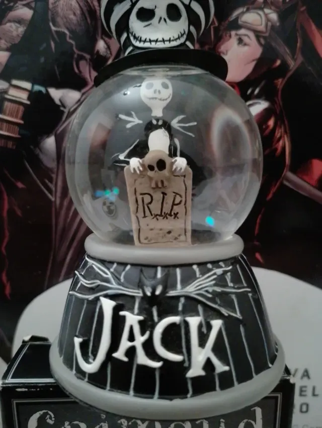 Statuina di Jack Skellington a cupola