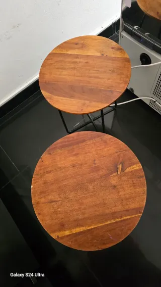 Tavoli ausiliari in legno e metallo