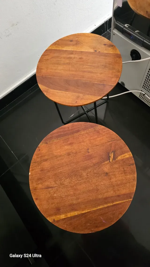 Tavoli ausiliari in legno e metallo