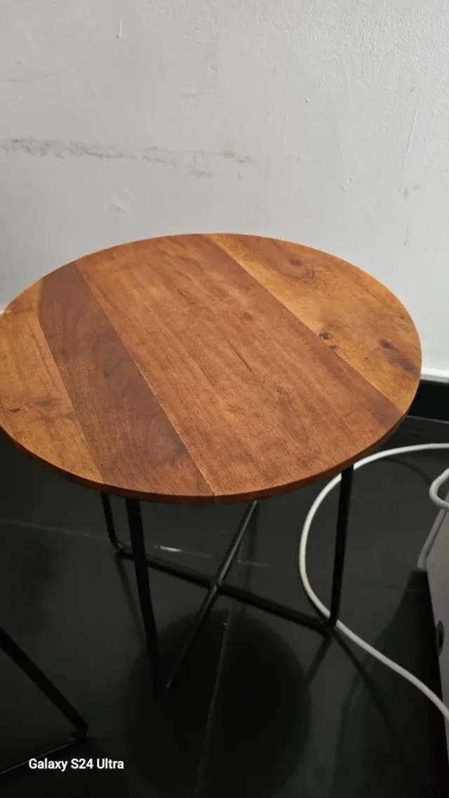 Tavoli ausiliari in legno e metallo