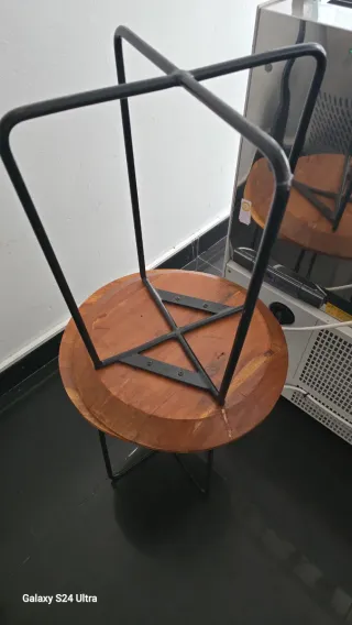 Tavoli ausiliari in legno e metallo